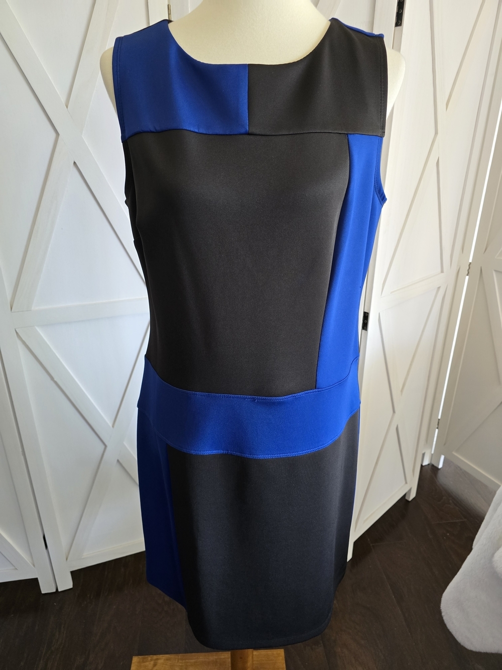Enfocus Studio Sleeveless Black and Blue Colorblock Midi Dress